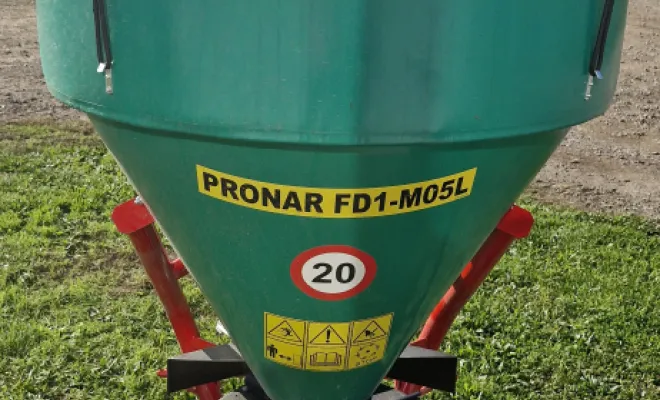 SEMOIR à sel ou autres produits solides granulés, Saint-Galmier, Mecagri 42